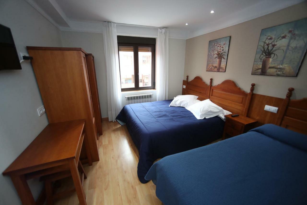 Hostal Vitorina Soria Exteriör bild